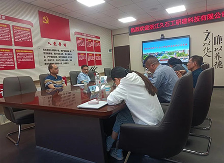 柔性石英砂貼片石發(fā)明人、浙江久石公司董事長豐新華一行赴沈陽工業(yè)大學(xué)開展深化校企合作交流